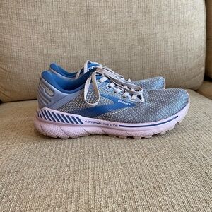 Brooks Adrenaline GTS 22 womens size 8 purple lilac blue sneakers spring summer